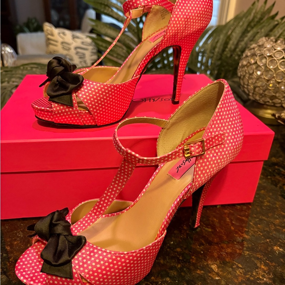 Betsey Johnson Pink Polka Dot Heels with Black Bow - Picture 3 of 11